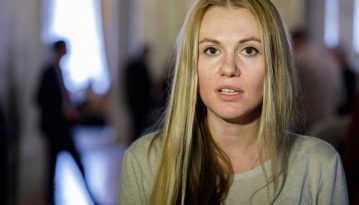 Скороход заявила, що "слуги народу" отримують у конвертах по 5 тис. доларів