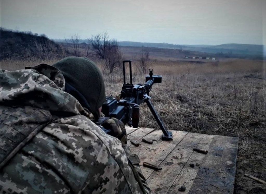 Міноборони: Бойовики пів години вели вогонь по опорних пунктах ЗСУ на Донбасі
