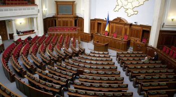 Майже третина законів від «слуг» могли не пройти без підтримки інших фракцій