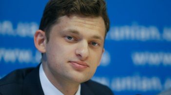 Сподіваємось, ви знайдете своє місце в економіці: уряд скоротив 1770 працівників Держстату