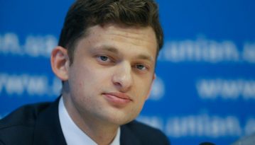 Сподіваємось, ви знайдете своє місце в економіці: уряд скоротив 1770 працівників Держстату