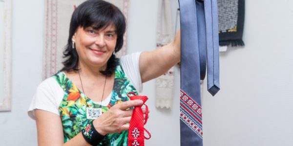 Glow Art, Digital needlework та оновлений палімпсест: сучасна вишивка Тетяни Протчевої