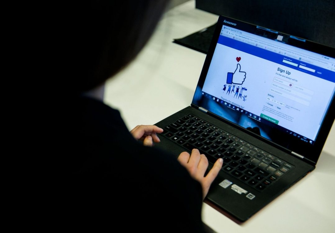 Amnesty International: бізнес-модель Google і Facebook загрожує правам людини