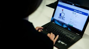 Amnesty International: бізнес-модель Google і Facebook загрожує правам людини