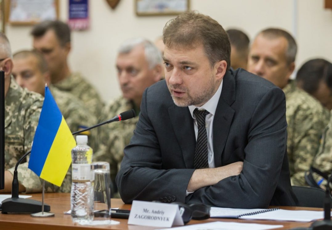 Міністр оборони: розведення йде за планом, хоча бойовики намагаються зірвати процес