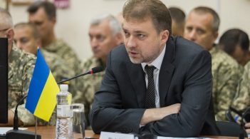 Міністр оборони: розведення йде за планом, хоча бойовики намагаються зірвати процес