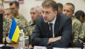 Міністр оборони: розведення йде за планом, хоча бойовики намагаються зірвати процес