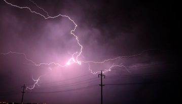 Учені навчили штучний інтелект передбачати появу блискавки