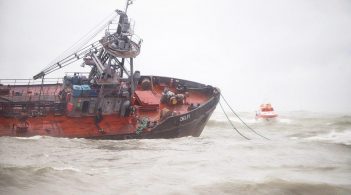 Танкер біля Одеси перевернувся: почалась примусова евакуація моряків