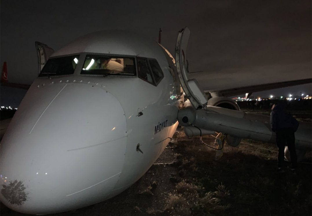Аеропорт Одеси зупинив роботу через аварійну посадку турецького Boeing 737