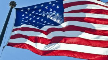 США заморозили допомогу Україні через 90 хвилин після розмови Трампа із Зеленським