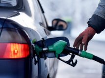 Мережі АЗС знизили ціни на бензин після зустрічі із Зеленським