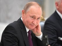«Не мав би народитися»: Путін опинився у головній ролі реклами презервативів (фото)