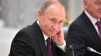 «Не мав би народитися»: Путін опинився у головній ролі реклами презервативів (фото)