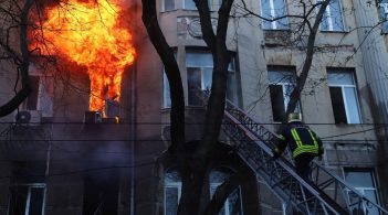 Пожежа в Одесі: кількість загиблих зросла до трьох, ще 12 шукають