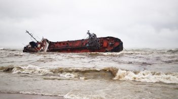 Аварія танкера в Одесі: найбільше нафти може потрапити у море після підняття судна