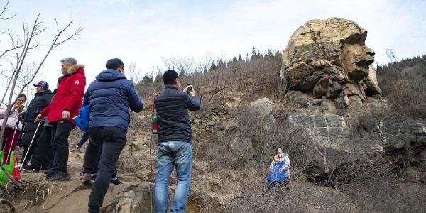 Археологи відшукали скелю віком 2,5 млрд років, подібну на сфінкса: її сформувала природа (фото)