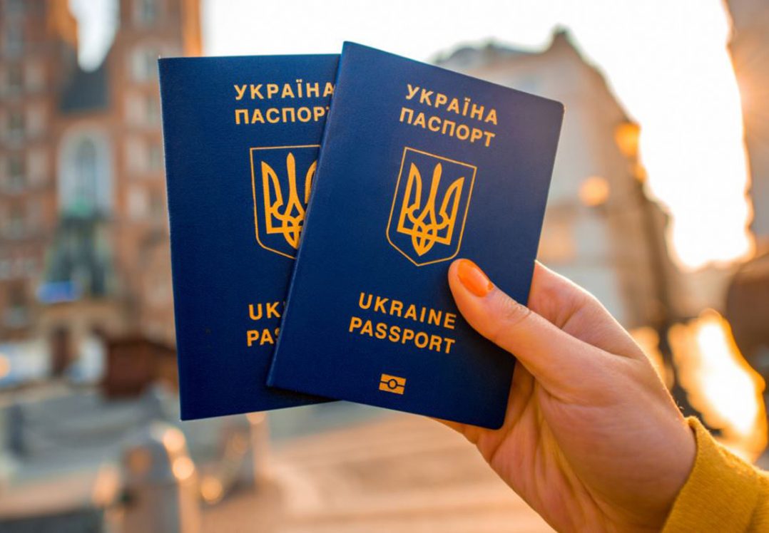 Кабмін заборонить виїжджати з України до Росії за внутрішніми паспортами з 1 березня