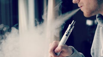 Багаторічне дослідження: науковці довели, що електронні сигарети збільшують ризик розвитку хвороб легенів