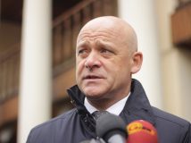 У ексдружини міського голови Одеси Труханова знайшли 300 тис. доларів і пістолет