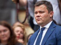 Богдан запевняє, що акції на Банковій заважали перемовинам в Парижі