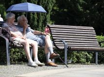 Франція підвищила пенсійний вік до 64 років попри масові протести в країні