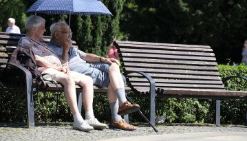 Франція підвищила пенсійний вік до 64 років попри масові протести в країні