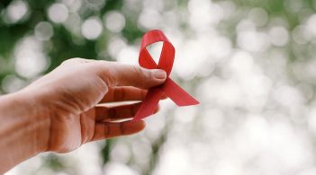 За 10 місяців в Україні зафіксували понад 13 тис. випадків ВІЛ-інфекції та понад 6 тис. випадків СНІДу