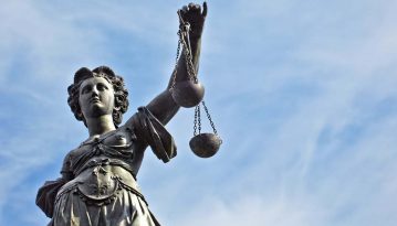 Більше ніж українським судам українці не довіряють тільки російським ЗМІ