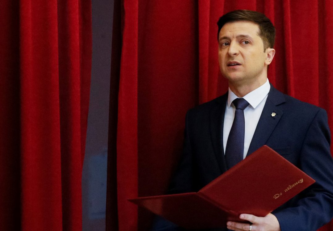 Зеленський прийшов на концерт «Кварталу». Йому заспівали пісню про посадки