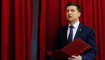 Зеленський прийшов на концерт «Кварталу». Йому заспівали пісню про посадки