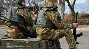 На Донбасі бойовики обстрілювали 17 разів, один військовий поранений