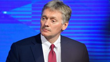 У Кремлі порадили Зеленському «не піднімати питання Криму», тиснучи руку Путіну