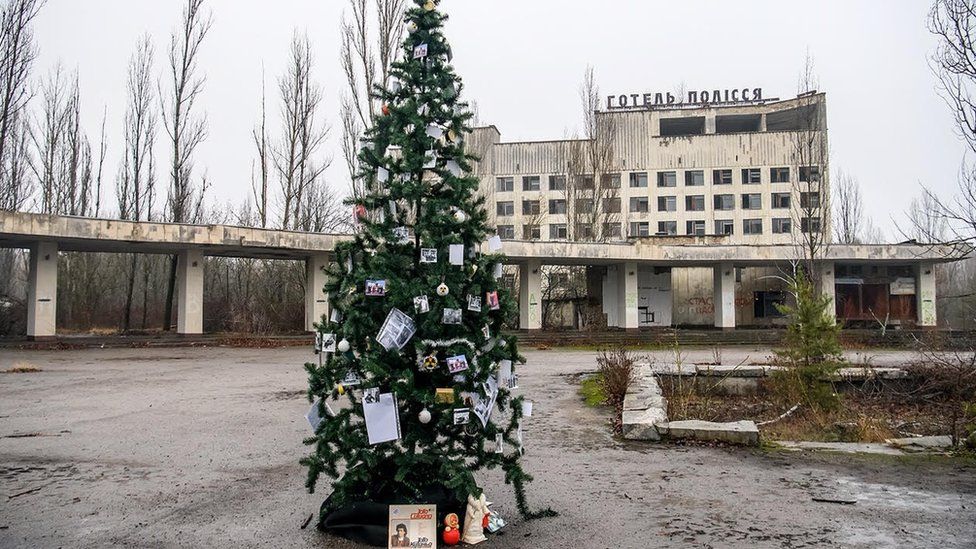 Різдво та кохання у Чорнобилі: як і навіщо у Прип’яті встановили новорічну ялинку?