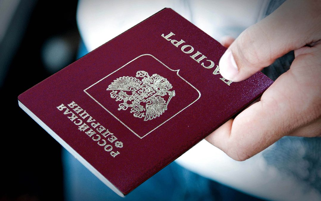 Росія видала понад 196 тис. своїх паспортів жителям окупованих територій