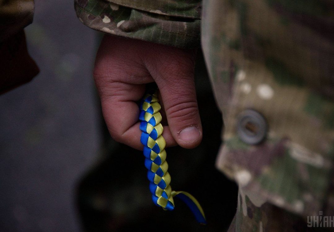 На Донбасі поранено українського бійця