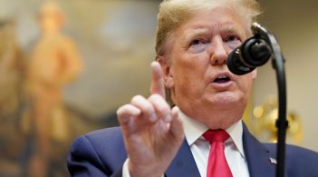 Трамп назвав екоактивістів «панікерами», але приєднався до висадки трильйону дерев