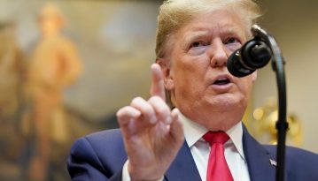 Трамп назвав екоактивістів «панікерами», але приєднався до висадки трильйону дерев