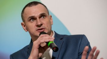 «Путін нас не переможе»: Сенцов виступив у Давосі