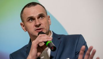 «Путін нас не переможе»: Сенцов виступив у Давосі