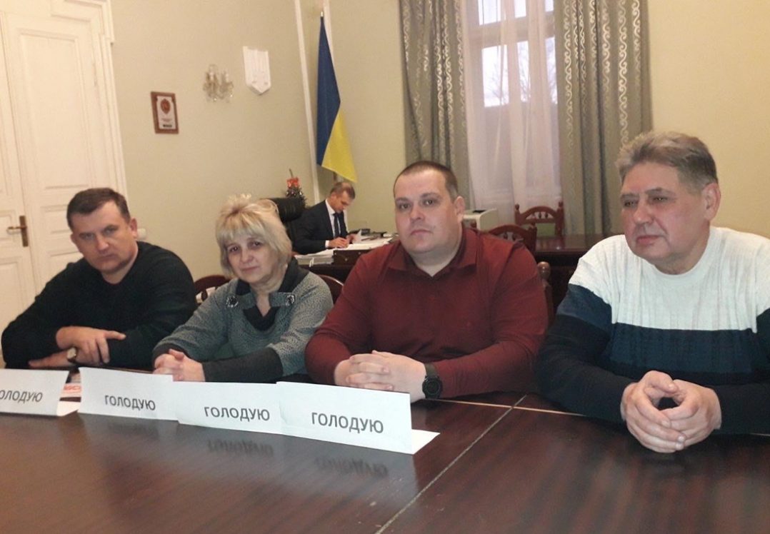 Лідери шахтарських профспілок продовжують голодування у приміщенні Львівської ОДА