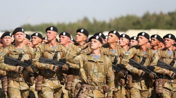 Тепер із 18: Зеленський зменшив мінімальний вік призову до армії