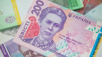 Нацбанк виявив партію фальшивих банкнот номіналом 200 грн: як зрозуміти, що перед вами підробка?
