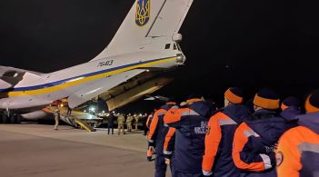 Збиття літака МАУ: з Ірану повертаються українські рятувальники