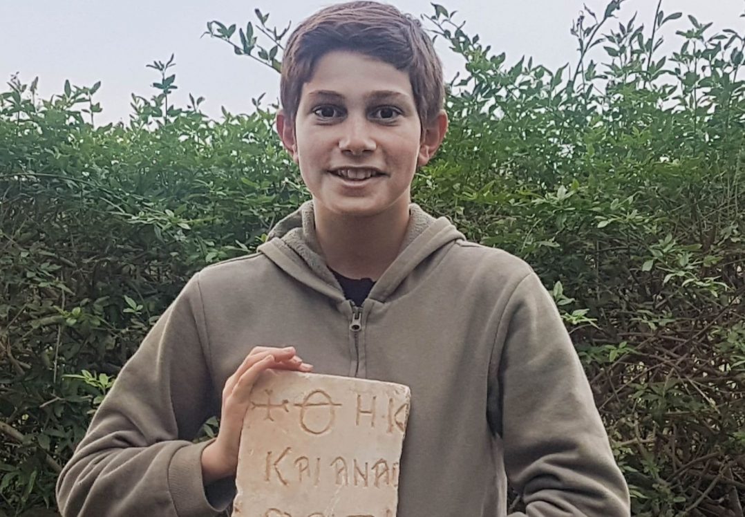 Школяр випадково відшукав стародавній візантійський надгробок