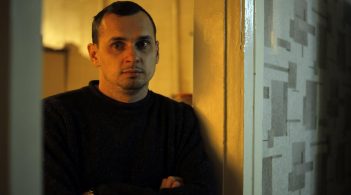 Родина Сенцова переїхала на підконтрольну Україні територію