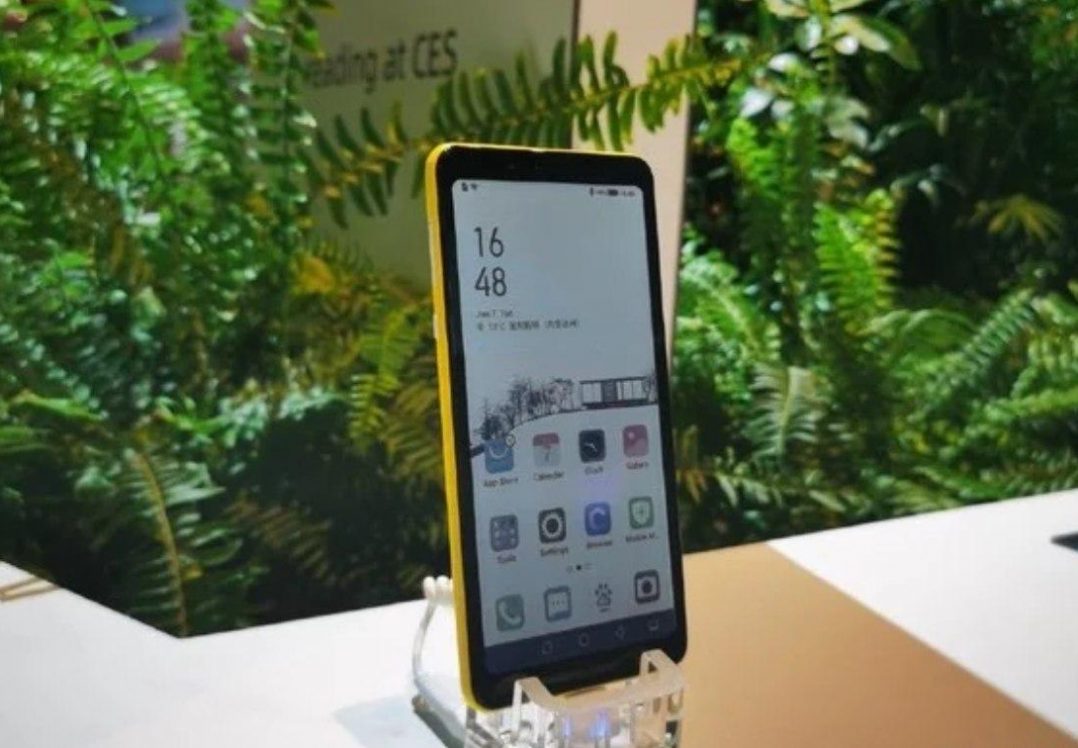 У Китаї представили перший у світі смартфон із кольоровим дисплеєм на електронному чорнилі