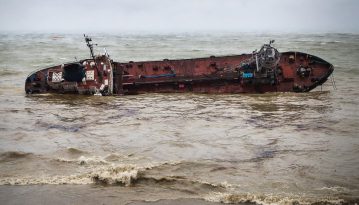 В Одесі знайшли екологічні підстави нарешті прибрати затонуле судно «Делфі»