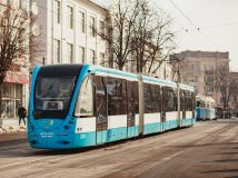 Лише у навушниках: нардепи хочуть заборонити фільми та музику в громадському транспорті