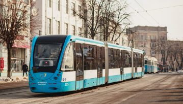 Лише у навушниках: нардепи хочуть заборонити фільми та музику в громадському транспорті